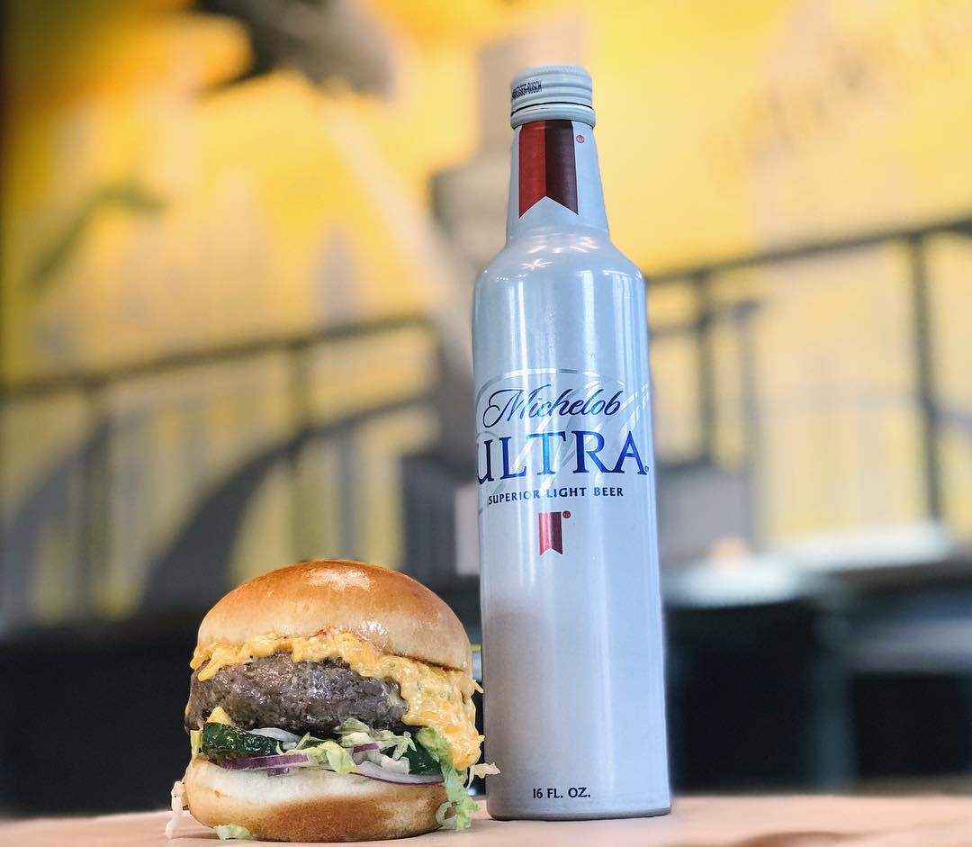Come pair our new Pimento Hottie with a Michelob ULTRA​ ... It’s #thirstythursday after all 😏🍔🍻 

#littlebigburger Penny's Pimento Cheese