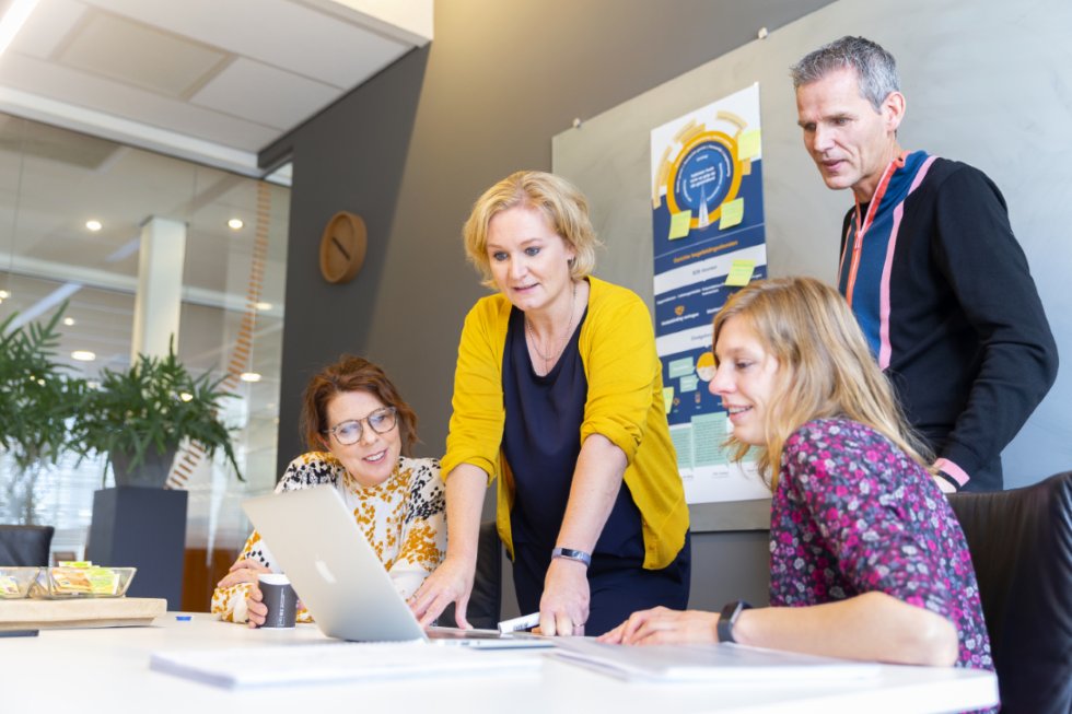 medicinfo's tweet photo. In het webinar ‘Hoe houd je zorg op afstand persoonlijk?’ tijdens de @ehealthwkNL vertellen we over de succesfactoren en onze ervaringen
uit de praktijk. Schrijf je nu in voor het gratis webinar op dinsdag 22 januari
12:00 uur: https://t.co/XHMdIsS7E4 https://t.co/fSkcCAb5lR