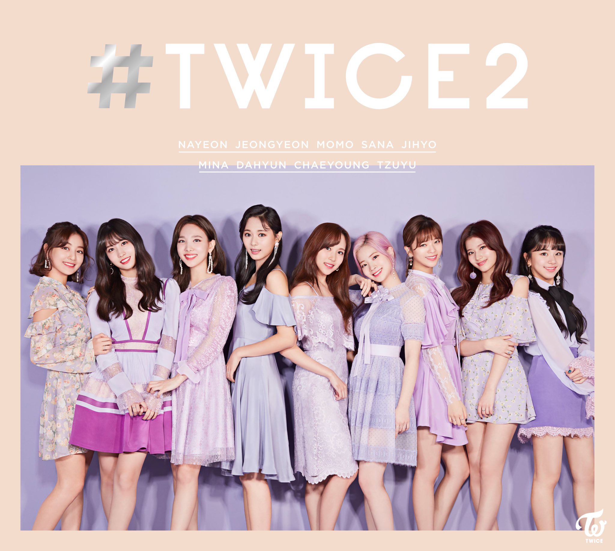 TWICEWORLDINADAY写真集 4517616744.g_600-w-st_g.jpg
