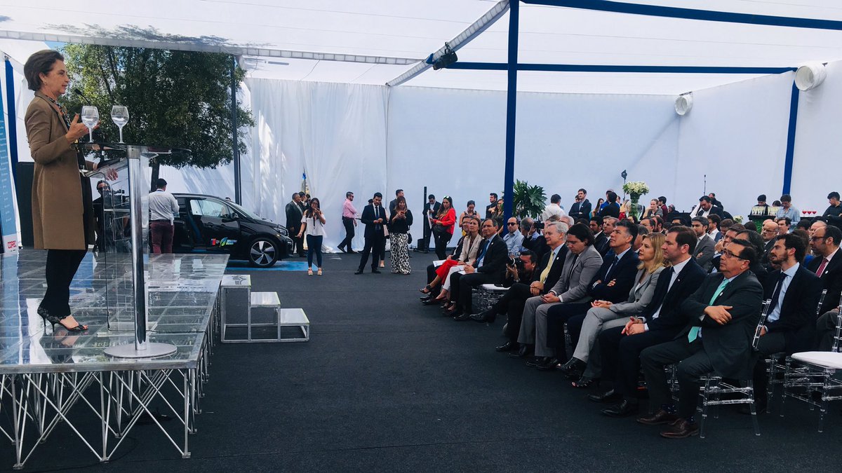 ONUChile's tweet photo. Coordinadora Residente, Silvia Rucks, participa en el lanzamiento de la primera red de carga para 🚘 eléctricos en Chile junto a @MMAChile @MTTChile @MinEnergia y @MundoCopec 

⚡️Alianza público privada que permitirá contar con 23 electrolineras interurbanas #NuevaMovilidad https://t.co/Cbt22zND55