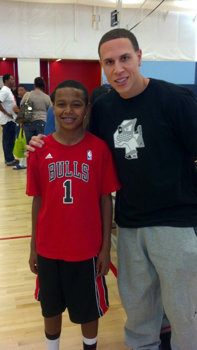 azc_obert's tweet photo. Throwback Thursday of Globe guard BJ Burries when he was about 12 with Mike Bibby, the man he just passed for second place in Arizona’s high school all-time scoring list https://t.co/9Bu9Jgw8iI