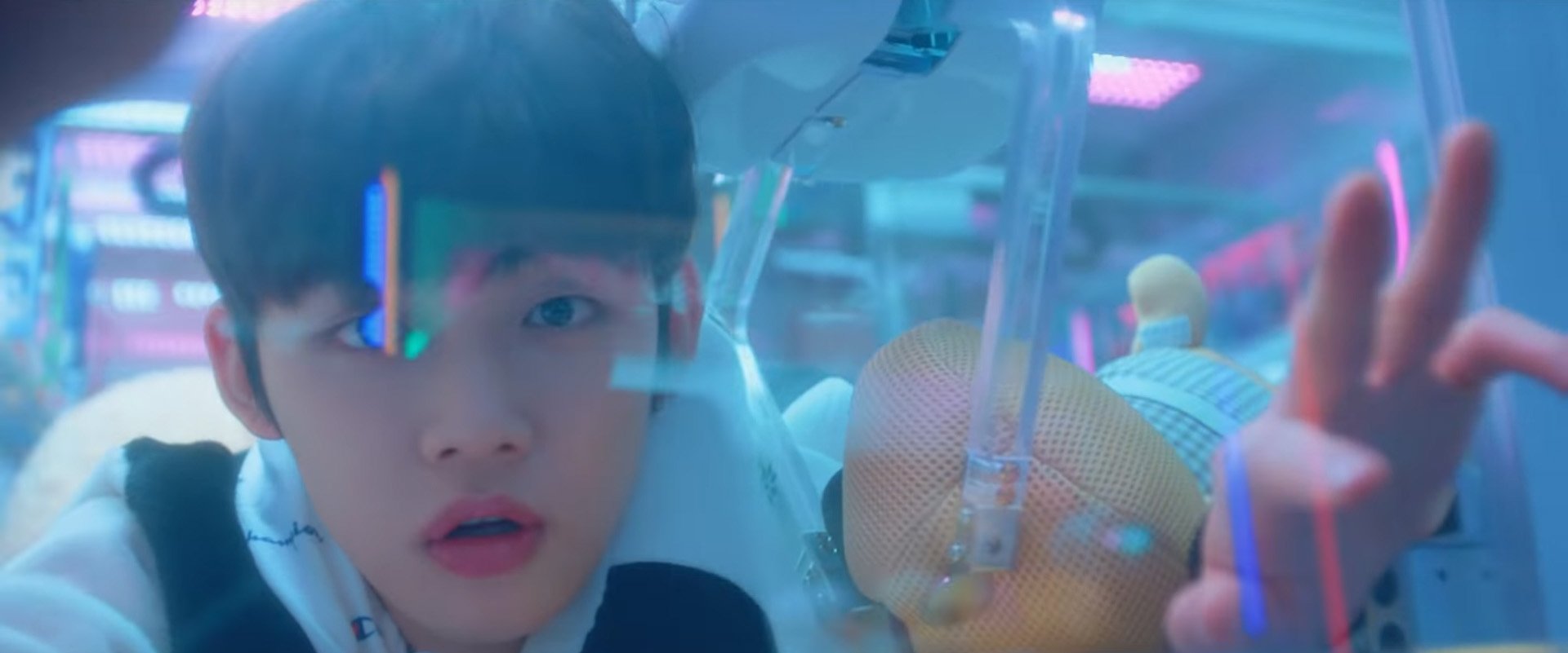 T X T D E S I G N On Twitter Hd Screenshots Of Yeonjun From The Introduction Video Txt Txtbighit Bighit Bighitnewgroup Yeonjun Txt Bighit