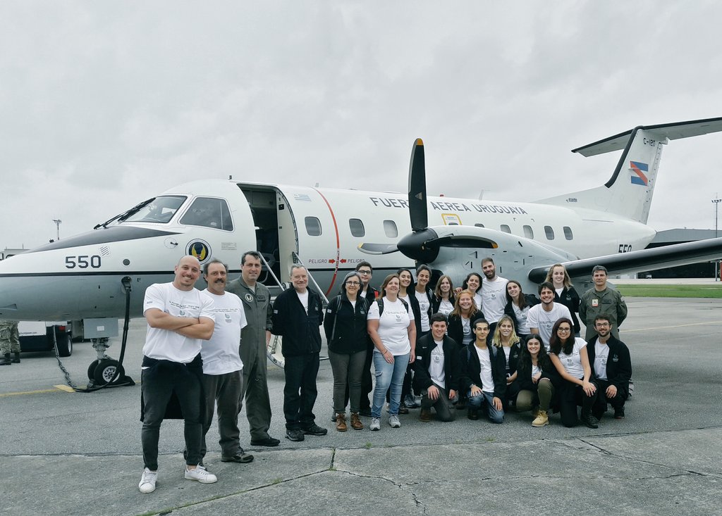 AntarticoUY's tweet image. Partió desde la Brigada Aérea N° 1 la Escuela de Verano de Introducción a la Investigación Antártica organizada por @FacultaddeCienc y auspiciada por el IAU. Estudiantes de grado y docentes de la Facultad desarrollarán actividades de formación en Base Artigas.
#SnowLab
#Antártica