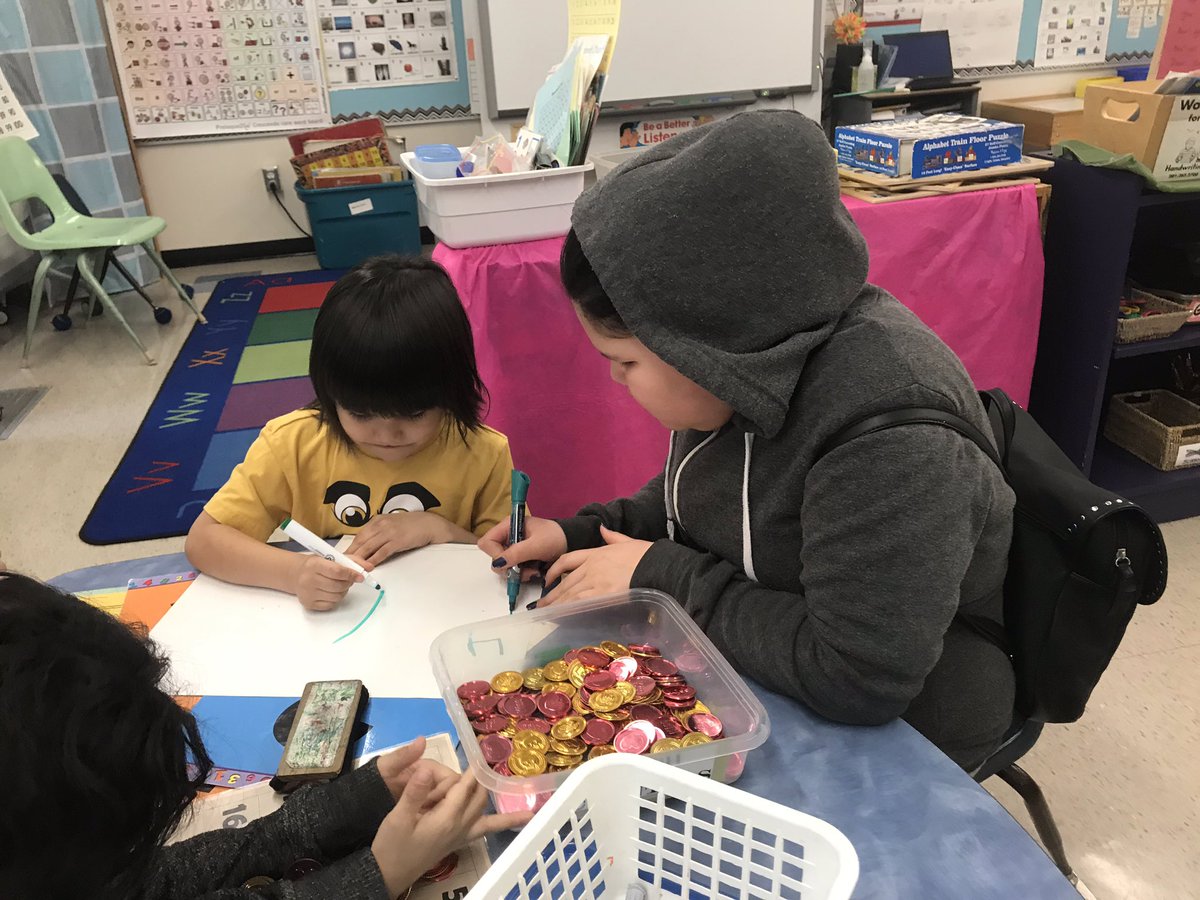 #Team19 and the K-Crew from Room 2 are currently kicking off the new year together, for Math Buddies! Lots of learning, lots of cooperation and lots of fun is definitely happening! 😊 ✨📝
<a href="/ParamvirDandiw1/">Paramvir Dandiwal</a> <a href="/DufferinSchool/">Dufferin School</a>