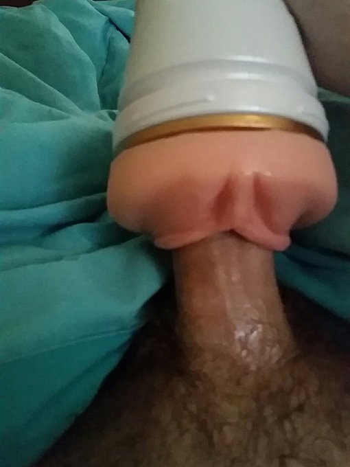 Just chilling in bed https://t.co/oco5CI3wfs