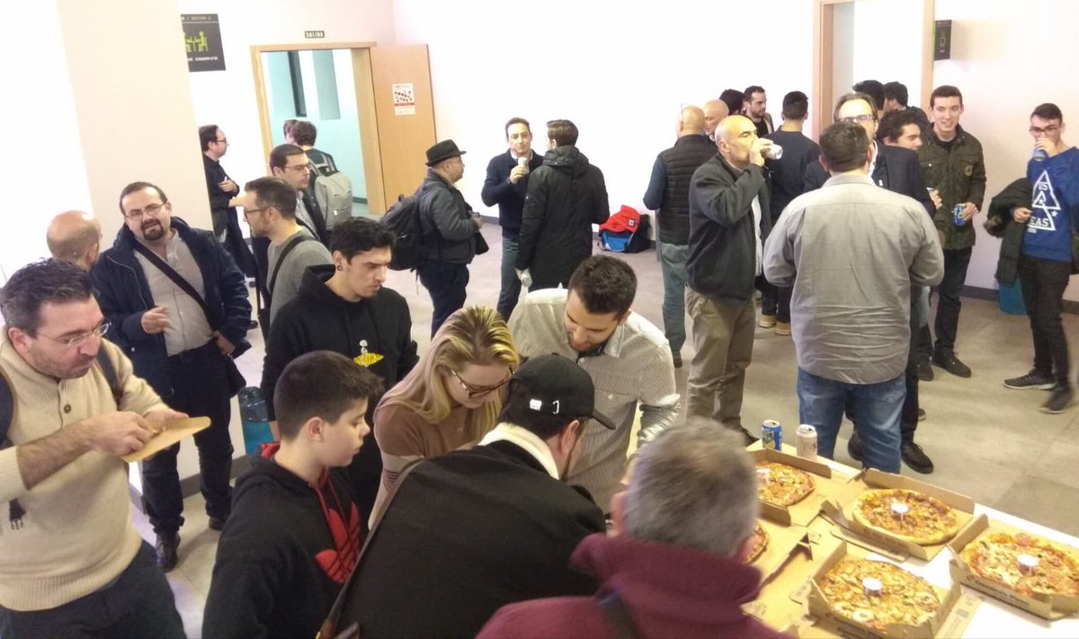 coitta_aagit's tweet photo. Ya ha finalizado en 5° #TOKENOMICS. Gracias a los que nos habéis acompañado esta tarde.  ¡Esperamos volver a veros en la próxima edición! Gracias @tknspain @PoloDigitalMLG @vicente_o @bit2me @Synapsebot_com 👏🏼😊 hora del #networking 🍕🗣🗣 https://t.co/jD3XBD8O2C