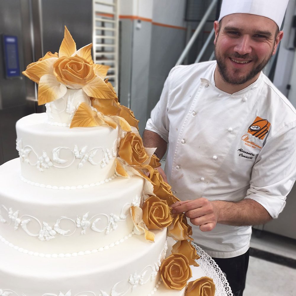 Il 2019 è iniziato alla grande 😎.
#pastrychef #cakedesign #cakedesigner #pastrydesign #pastrydesigner #pasticcere