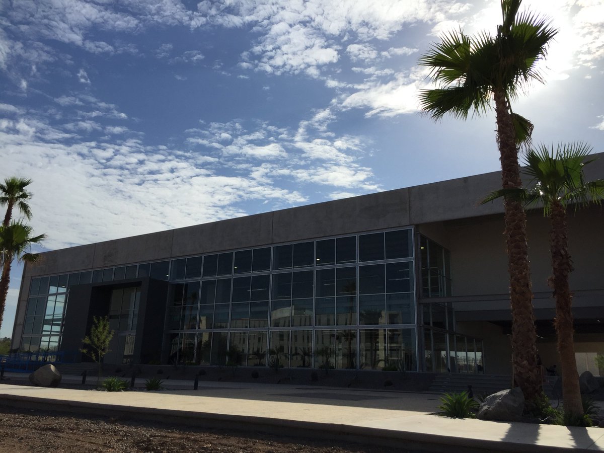 TecNMHermosillo's tweet photo. @michaelcrow presidente de @ASU visitó las instalaciones de #CITISA que el @TecNM_MX construyó en #ITH donde se acordó la colaboración conjunta en temas del sector aeroespacial, nuestro director @Adolfo_R_C fue su anfitrión.
Bienvenidos https://t.co/WJQP9Z8O7j