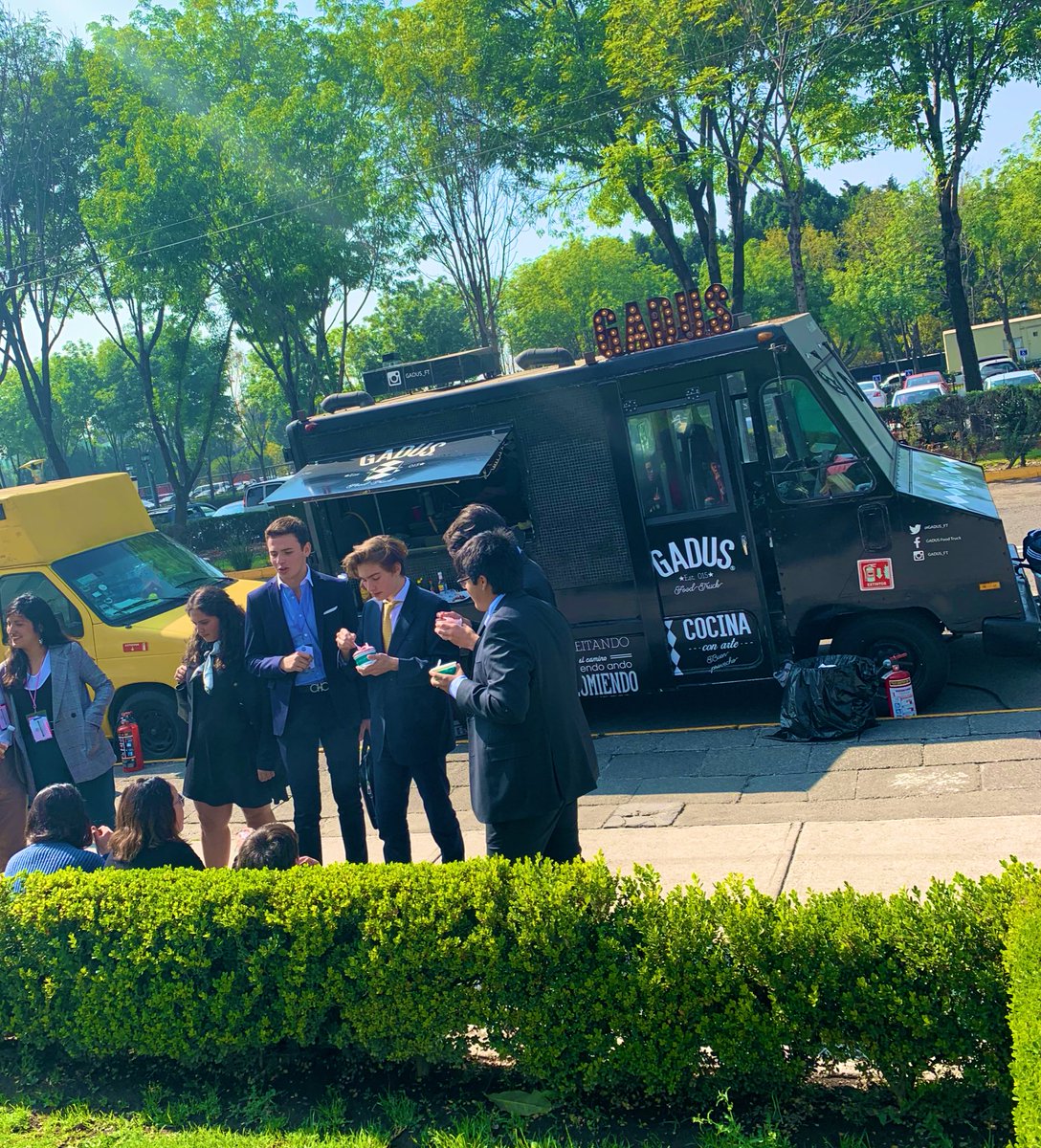 Estamos hasta mañana en #CONGRESUN en la cámara de diputados San Lázaro. 
Gracias por volver a repetir nuestros choripanes.. 
#Foodtruck #CamaraDeDiputados