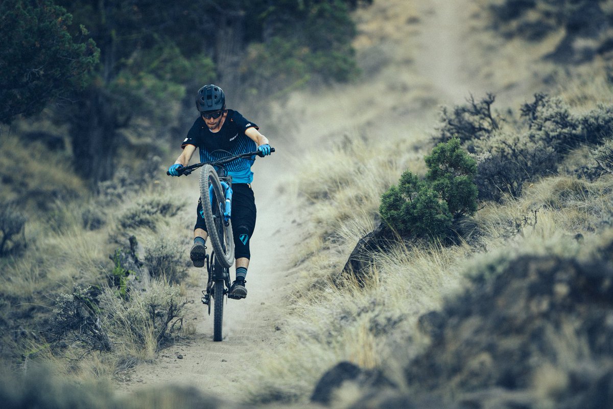 "Category-defying, trail-ripping fun in a snappy, short-travel package.” 

Read more on the Trance Advanced Pro 29 👇 

giant-bicycles.com/gb/news/bike-f…

#RideGiant
