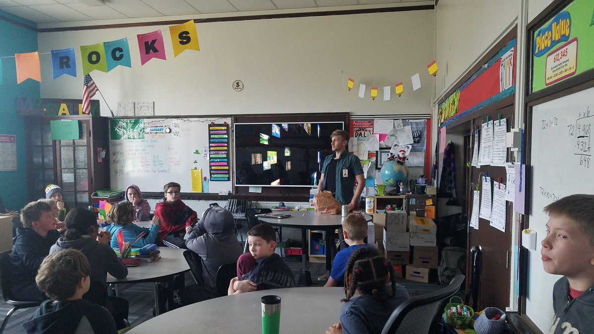 MrDaleyLeads's tweet image. #KidCoders helped me #code a PB&amp;amp;J sandwich! Mr. Daley-Bot only listened and followed precise and exact instructions. After ripped bags, dropped bread, and fists full of jelly we made a delicious, messy sandwich! #STEM #TLAP #LLAP #WLRiverhawks #AllStudentsOneTeam 🥪👾📟