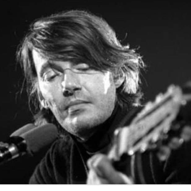ruggierofilann4's tweet photo. #FabrizioDeAndré 20 ANNI FA MORIVA IL MAESTRO DI GENERAZIONI DI CANTAUTORI,IL POETA-CANTANTE DEGLI ULTIMI E DELLA LIBERTA'. UOMO DALL'IRONIA DISSACRANTE, LE SUE CANZONI POESIE-CANTATE.UN MITO #Faber  LE SUE CANZONI IMMORTALI. https://t.co/lWCBfBJHEc