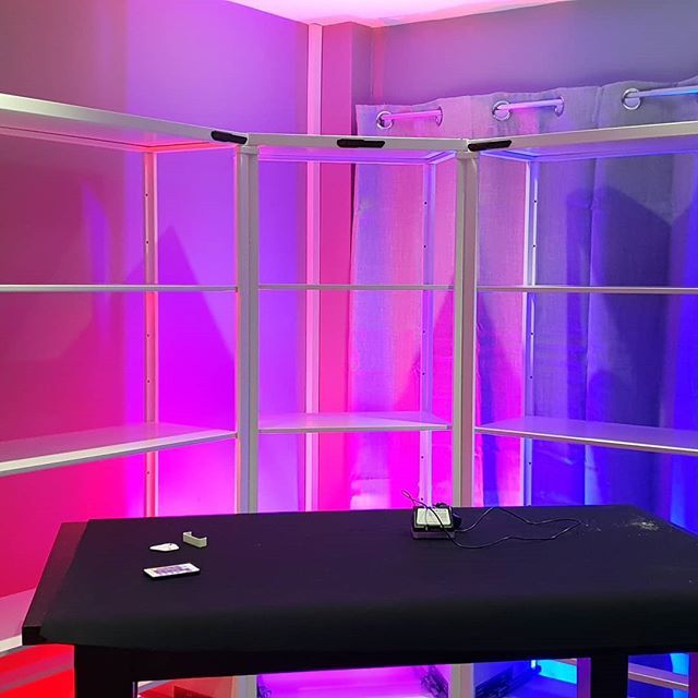 tinytomlogan's tweet photo. Playing around with lights for the filming room update.... #youtube #youtube #review #reviewer #ttl #tinytomlogan #oc3d #pcmasterrace #PCMR #instapc #custombuild #office https://t.co/Ma3gyq4nUN https://t.co/aDHEOWtPX3