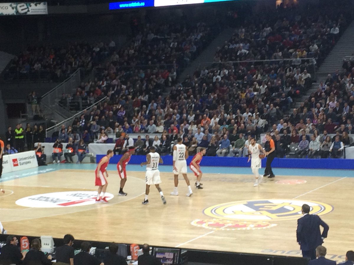 CD_Baloncesto's tweet photo. ¡Final del segundo cuarto! #RealMadrid 54-46 #Olympiacos. Gran primera parte de ambos equipos en la que el Madrid ha subido una marcha más al final para irse con cierta ventaja al descanso. https://t.co/O8J0VMcqWt