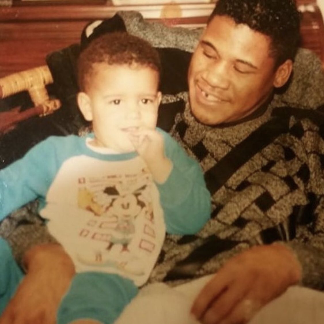 Tres_MAFS's tweet photo. A little #tbt with me and ole #CarlJr when i was a kid. I was a #lightbrite back then lol. Miss you daddy #RIP #ThosePajamasDoe #OrWasItJustAnOutfit? https://t.co/feuzxmkKRc