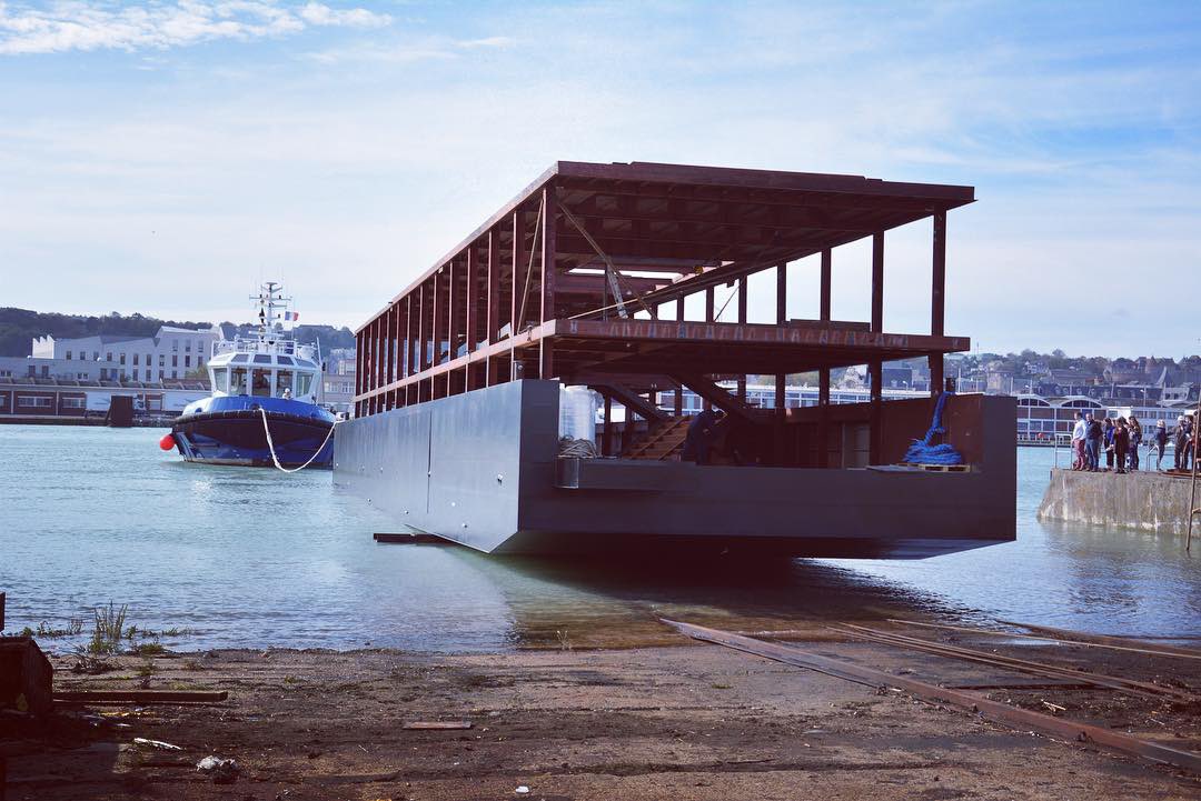 Mim_dieppe's tweet image. Les coulisses du projet @fluctuart dans notre atelier @dieppefr ! La bonne humeur est présente ! Bravo à tous 👏🏻🍾⛴ #Fluctuart #Naval #Maritime #IndustrieNaval #MancheIndustrieMarine #Dieppe #Normandie