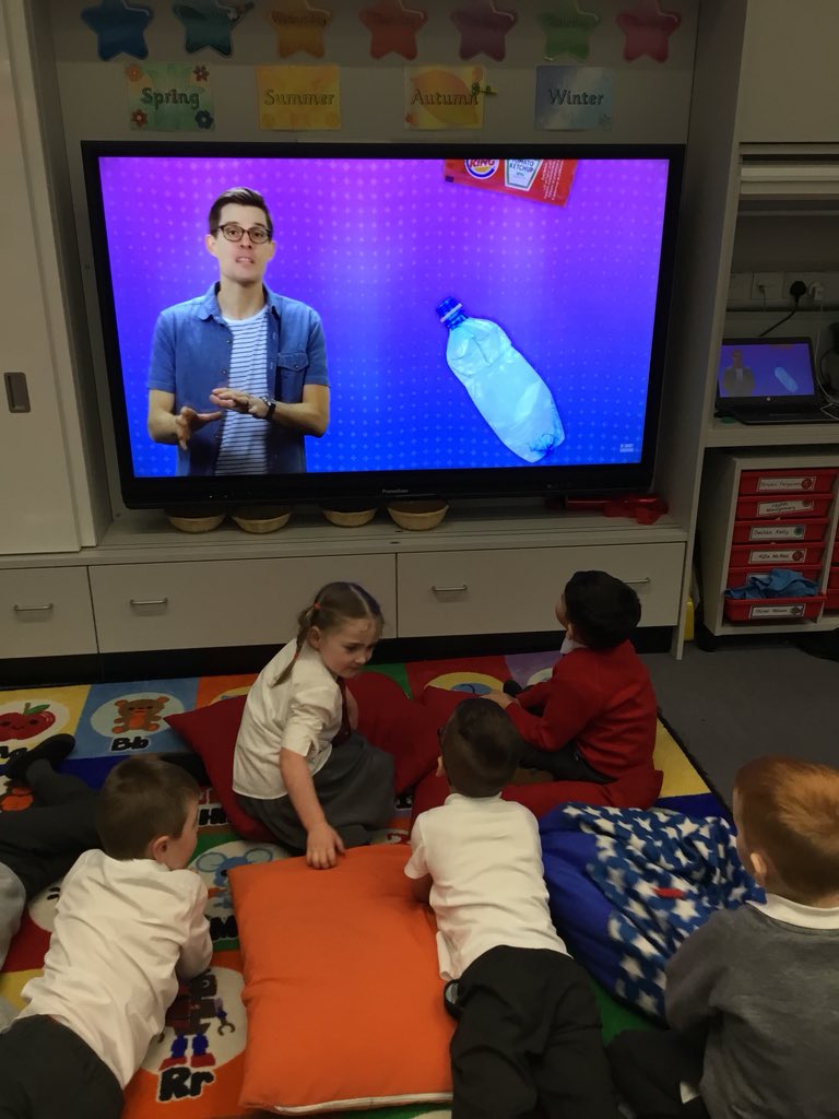 BargarranPS's tweet photo. P1 and P2 are learning about the importance of recycling and the dangers we are facing with too much plastic in our oceans for their Global Goals topic. π#bargarranrightsrespecting #lifebelowwater #ecoschools #learningtorecycle https://t.co/FBuPseLQqf