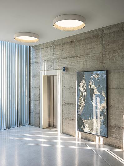 KSALC2's tweet image. The Duo ceiling lamp by @VibiaLight is natural warmth is articulated through simple volumes with a sculptural quality in. This flush-mount surface light is expressly designed for places with a lower ceiling where a #pendant fitting is not applicable. #vibiamiles