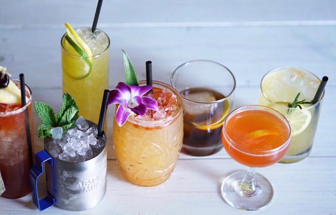 It’s Thursday and we’re Thirsty... Join us tonight for the Best Happy Hour in Miami Beach from 5-10pm. 50% off everything behind the bar plus <a href="/artichokepizza/">Artichoke Basille's®</a>. #locallyloyal #rickyssobe 🍹