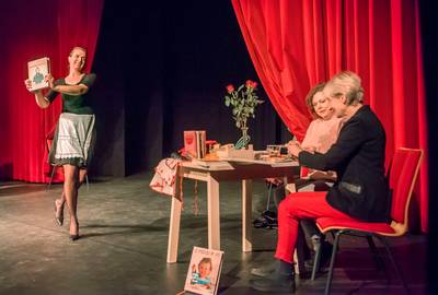 Operales voor senioren in Putten: ,,Gewoon lalala”: ,,Als ik maar niet hoef te zingen’', zegt Nympha Schouten (72) als ze Stroud binnenloopt. In de Puttense theaterzaal wordt donderdagochtend een workshop opera gegeven. De cursisten zijn tientallen… dlvr.it/QwNryN