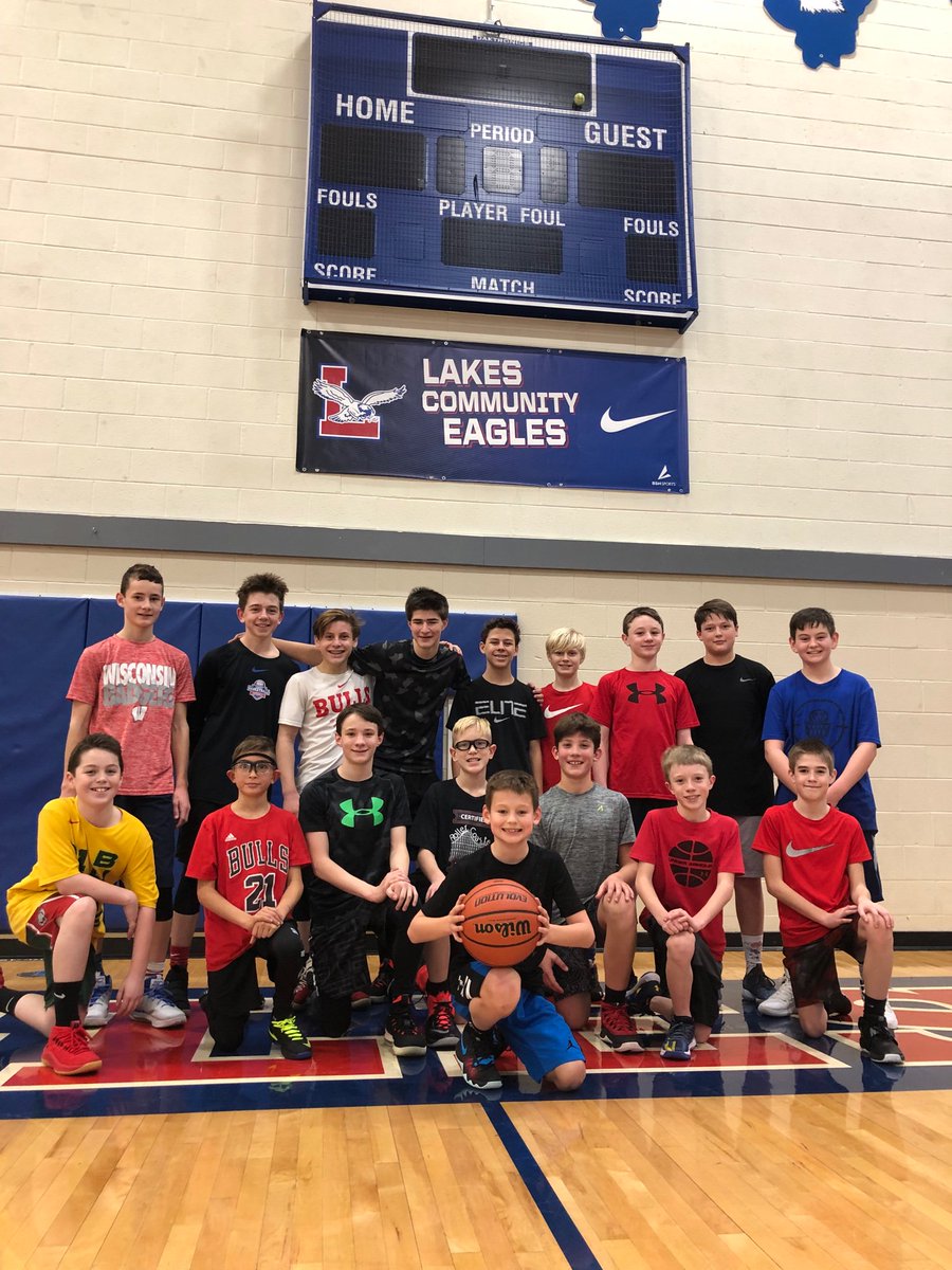 LakesJrEagles's tweet photo. #throwbackthursday Be a student of the game. Embrace the history. Become part of the tradition. From grade school thru high school, our 🦅🏀athletes strive to achieve greatness on &amp; off the court. #basketballfirst #earneverything 🔵🔴🦅🏀 #lakeseagles #beaneagle #nikebasketball https://t.co/Gf583W6yk6