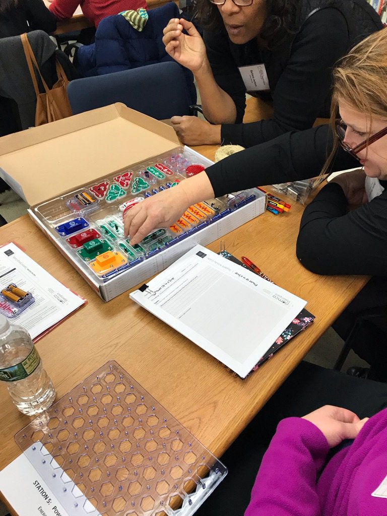 NYCDOEOLS's tweet photo. @DEMCO and @NYCDOEOLS #INNOVATION turning #NYCSchoolLibrarians into #makers @NYCSchools #leadoutloud https://t.co/6rb0ACv0cS