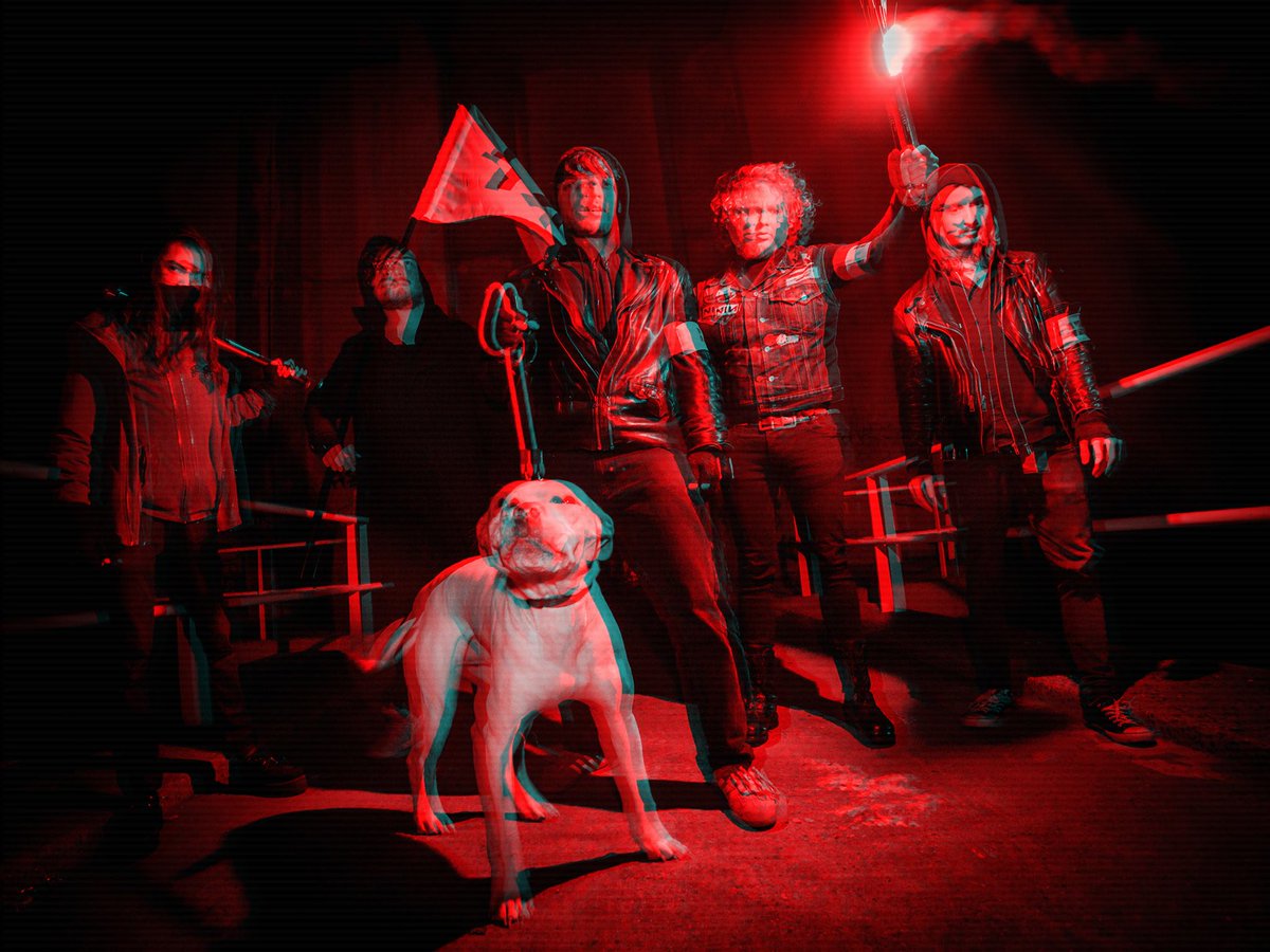 Zaterdag staan Kid Harlequin &amp; Outside Revelation op ons podium: duistere rock met live electronica - de beuk erin! Dit concert is gratis(!) te bezoeken #riffjes #gitaren #indemoshpit #letsgo #nieuwenamen #altstadteindhoven