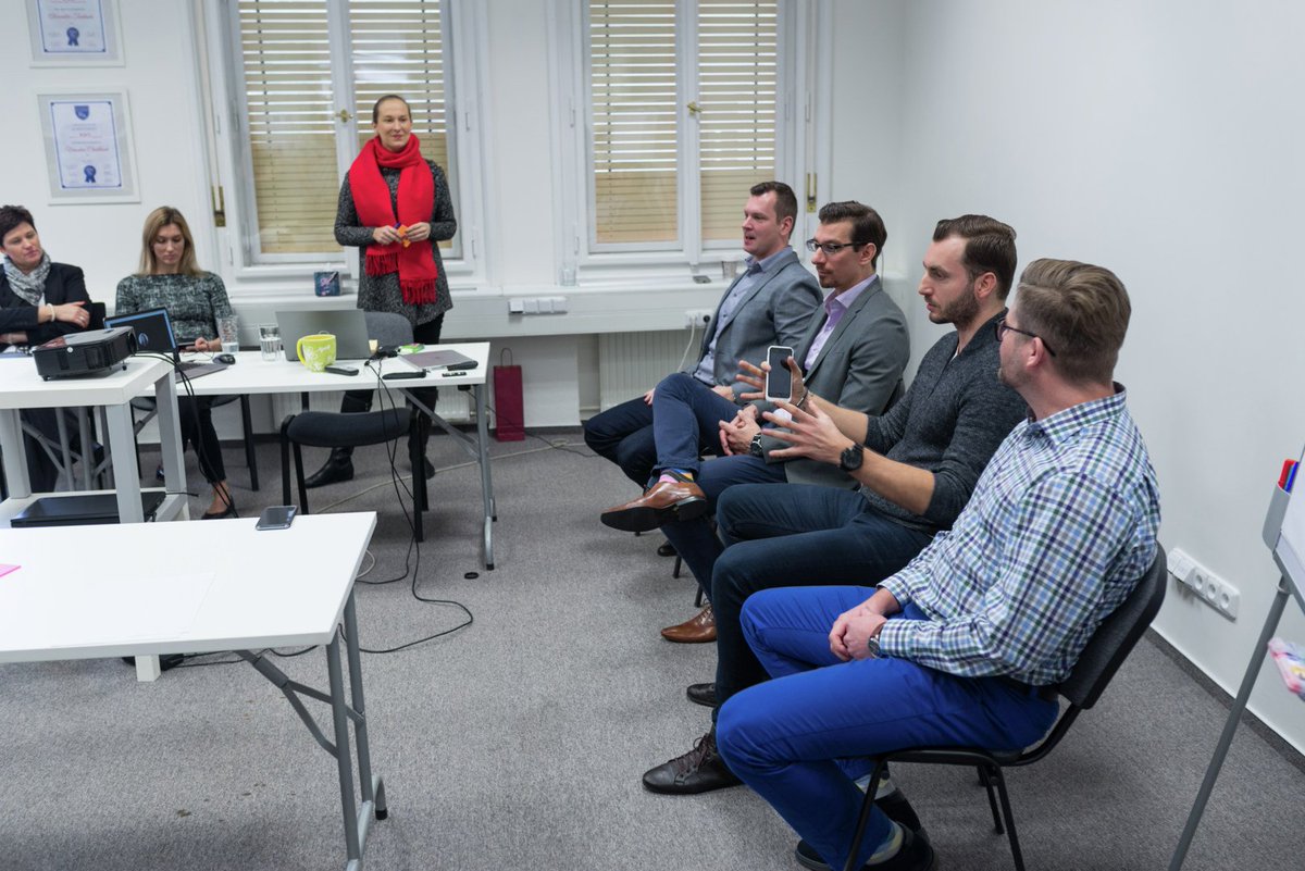 RecruitmentAca's tweet photo. Proč nemáme v kanceláři fatboye❓ Protože všichni máme rádi sport❗ 🤸‍♂️ I taková otázka padla na našem Town Hall. Během něj se může každý zeptat opravdu na cokoli a Milan, Blake, Jose a Zdeněk odpoví. #faq #recruitmentacademy #goodcall #datacruit https://t.co/gQgCu6JlQw