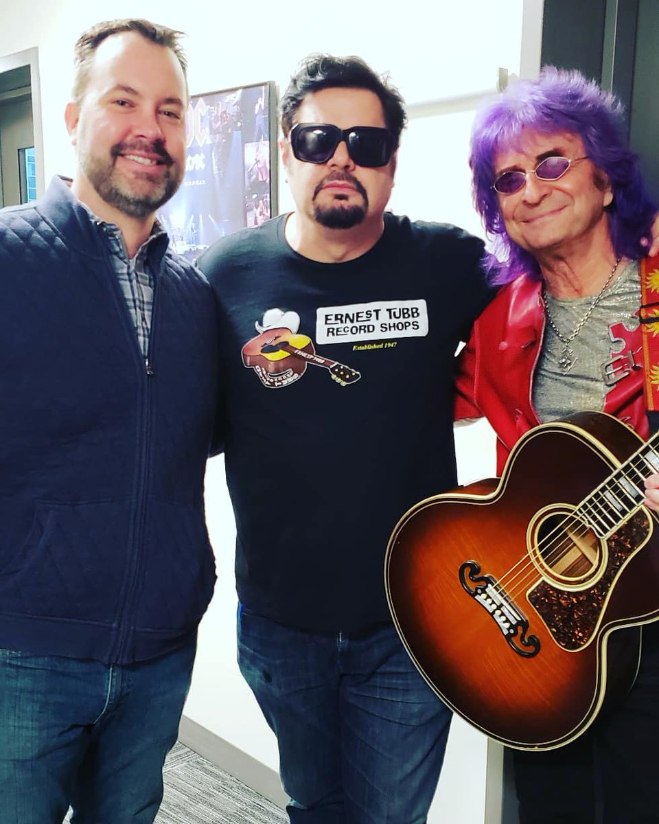 lauraorricopr's tweet photo. On @MancowMuller this morning on @wlsam890 with friends and clients! @jimpeterik of @IdesOfMarchUSA and #ChadGabriel, host of @AlivenessSeries among other amazing guests! Check out #TheSearchForAliveness on Jan. 31!
#Mancow #JimPeterik #LauraOrricoPublicRelations #Documentary https://t.co/0Fnl3w8i3Q