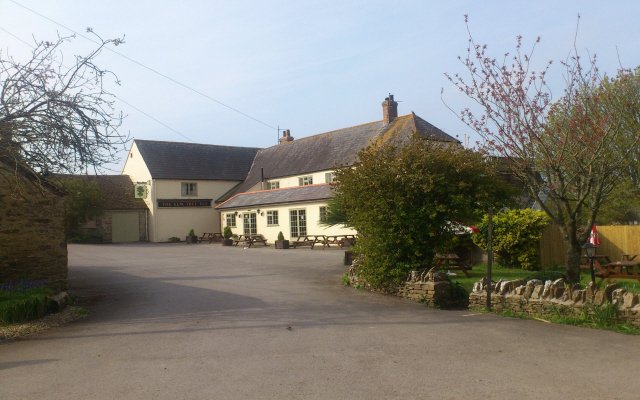 #forsale - Between #Bridport and #Weymouth . 16th C fascinating Free House, a one time smugglers Inn. Interconnecting Bars (65). Car Park (15). Mature Beer Garden. Paddock. 3 Bedroom Flat. EPC Rating C and E.  Offers over £400,000 F/H, plus VAT.  (43309)

sidneyphillips.co.uk/business-detai…