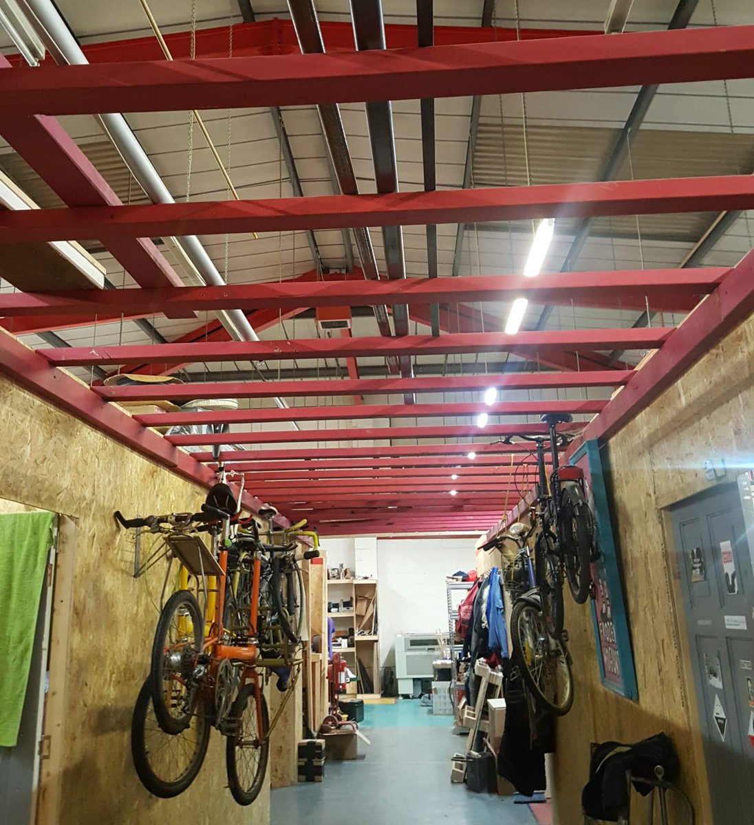 FieldBTN's tweet photo. New blog post: The original #FIELDBTN cohort have been at their new #coworking space #LeftFieldBTN for just over a year now & have settled in very nicely. We paid them a visit just before Xmas – it all looks very busy! #Brighton #community More here https://t.co/E6rZhLATlC https://t.co/y3aXJMssRA