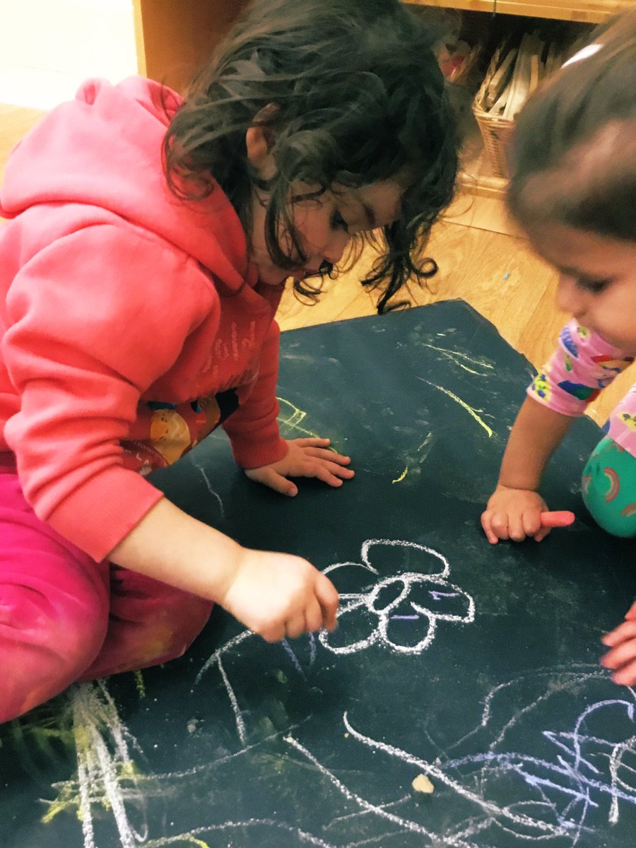 snapgrosvenor's tweet photo. Toddlers have been experimenting with colour using the chalks on the black paper today #burstsofcolour #drawing #expressiveartsanddesign #makingmarks #experimenting https://t.co/nEHZtZdGBl