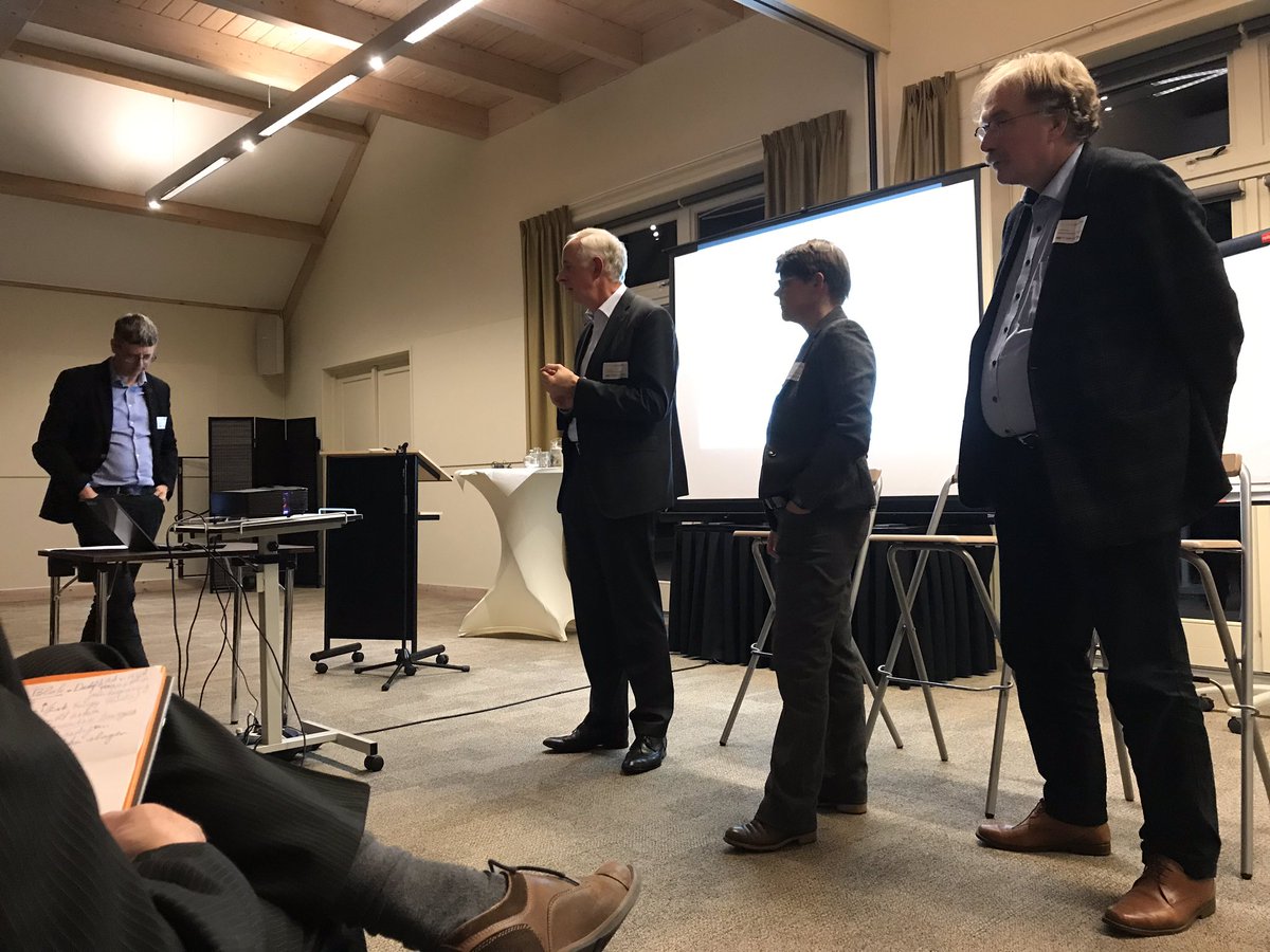 Nieuwjaarsbijeenkomst van <a href="/FBbv_nl/">F&B</a> over mogelijk tekort aan specialisten die de #energietransitie moeten gaan uitvoeren. Met #haroldlever #reneeheller en @KornelisBlok