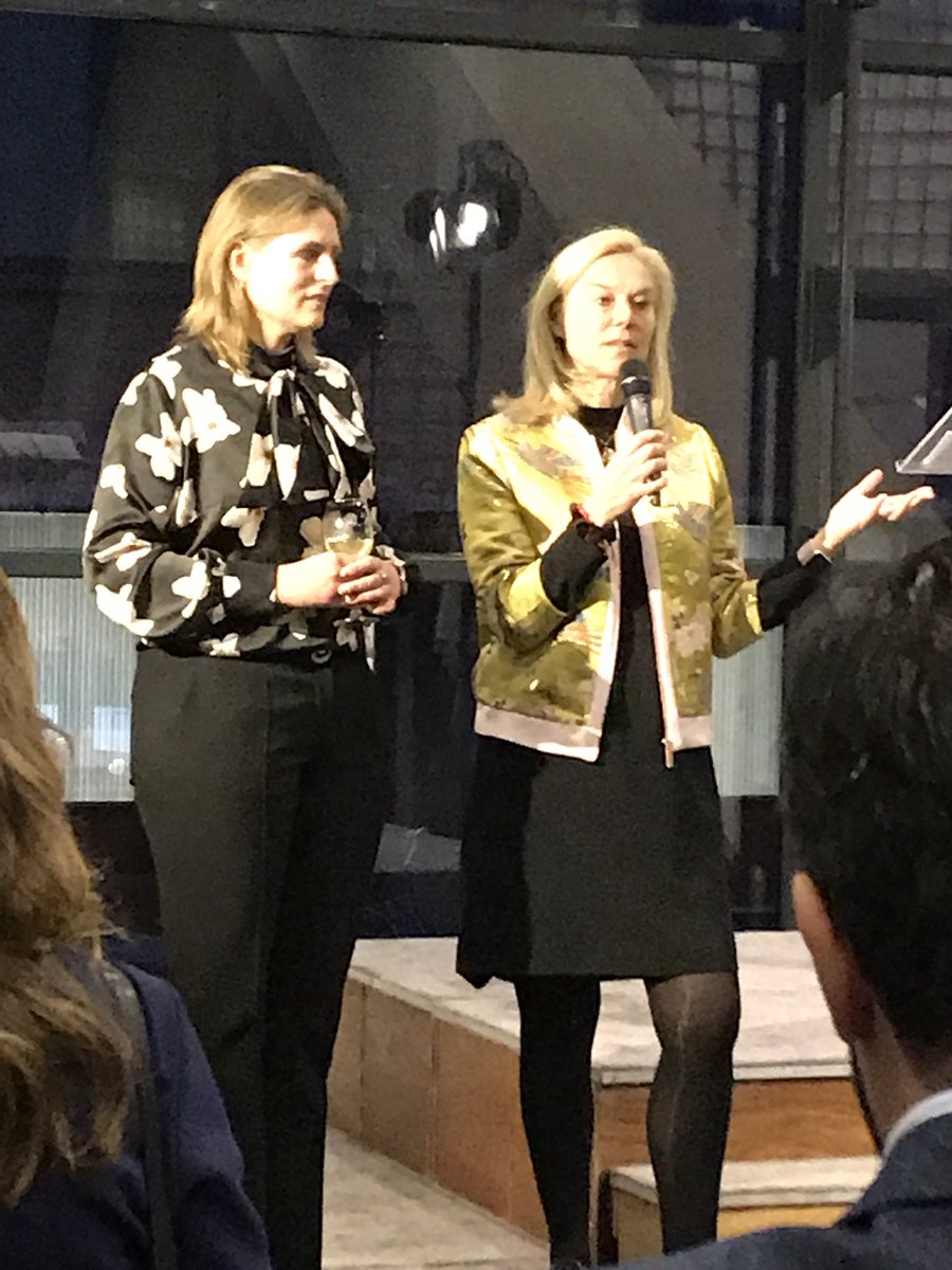 glandheer's tweet photo. Actieve dialoog Minister  @SigridKaag met ondernemers over ‘verdienen met SDG’s’ tijdens nieuwjaarsreceptie @VNONCWWest. #globalchallengesdutchsolutions https://t.co/bVbjNcJ2aR