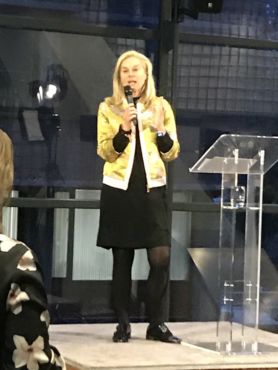 glandheer's tweet photo. Actieve dialoog Minister  @SigridKaag met ondernemers over ‘verdienen met SDG’s’ tijdens nieuwjaarsreceptie @VNONCWWest. #globalchallengesdutchsolutions https://t.co/bVbjNcJ2aR
