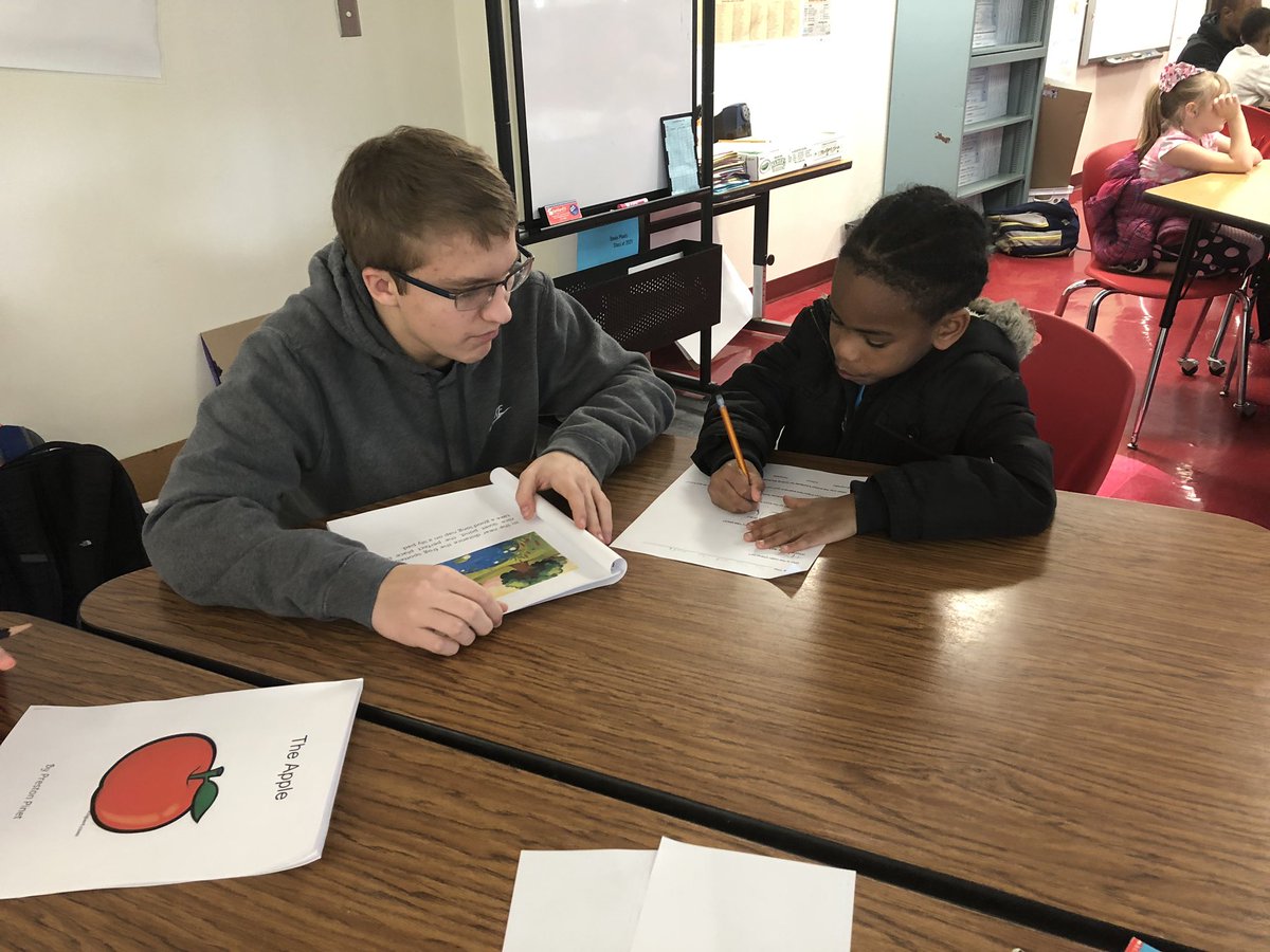 bmeldrumBO's tweet photo. Another successful day of the #Si9gc Reading Outreach program. We were super excited to welcome our reading buddies from @elementary_east It is so awesome to see the connections being made with reading and students. #StrongerTogether #JCRead https://t.co/f0prehLKMo