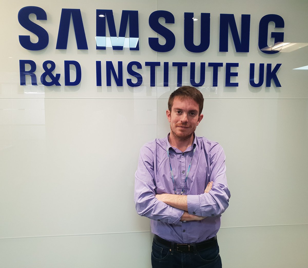 Un jueves más en #CientificosExterior. Hoy con David Gutiérrez Estévez <a href="/davidge85/">David Gutierrez</a>, doctor en Ingeniería Eléctrica e Informática que investiga sobre comunicación 5G en el Insituto de I+D de <a href="/Samsung/">Samsung Electronics</a> en Reino Unido. David es miembro de <a href="/ComunidadCeru/">SRUK/CERU</a> 🇪🇸🇬🇧🍏 rtve.es/alacarta/audio…