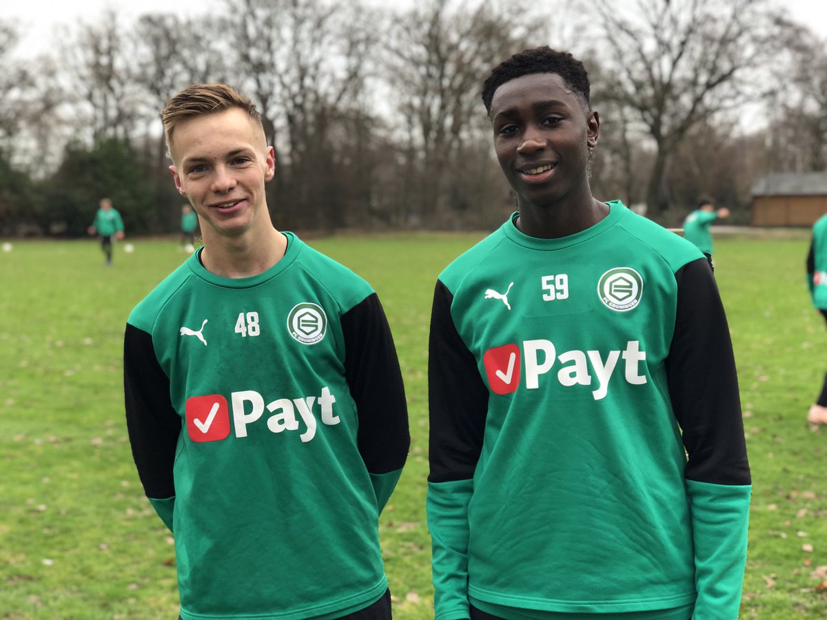fcgroningen's tweet image. 🔙 Samen begonnen bij VV Zuidhorn
✅ Samen naar @fcgopleiding 
🎒 Samen voor het eerst mee op trainingskamp 

📺 Maak kennis met Remco Balk en Leonel Miguel ➡️ fcgroningen.nl/nieuws/vriende…

#trainingskamp🇩🇪 #trotsvanhetnoorden