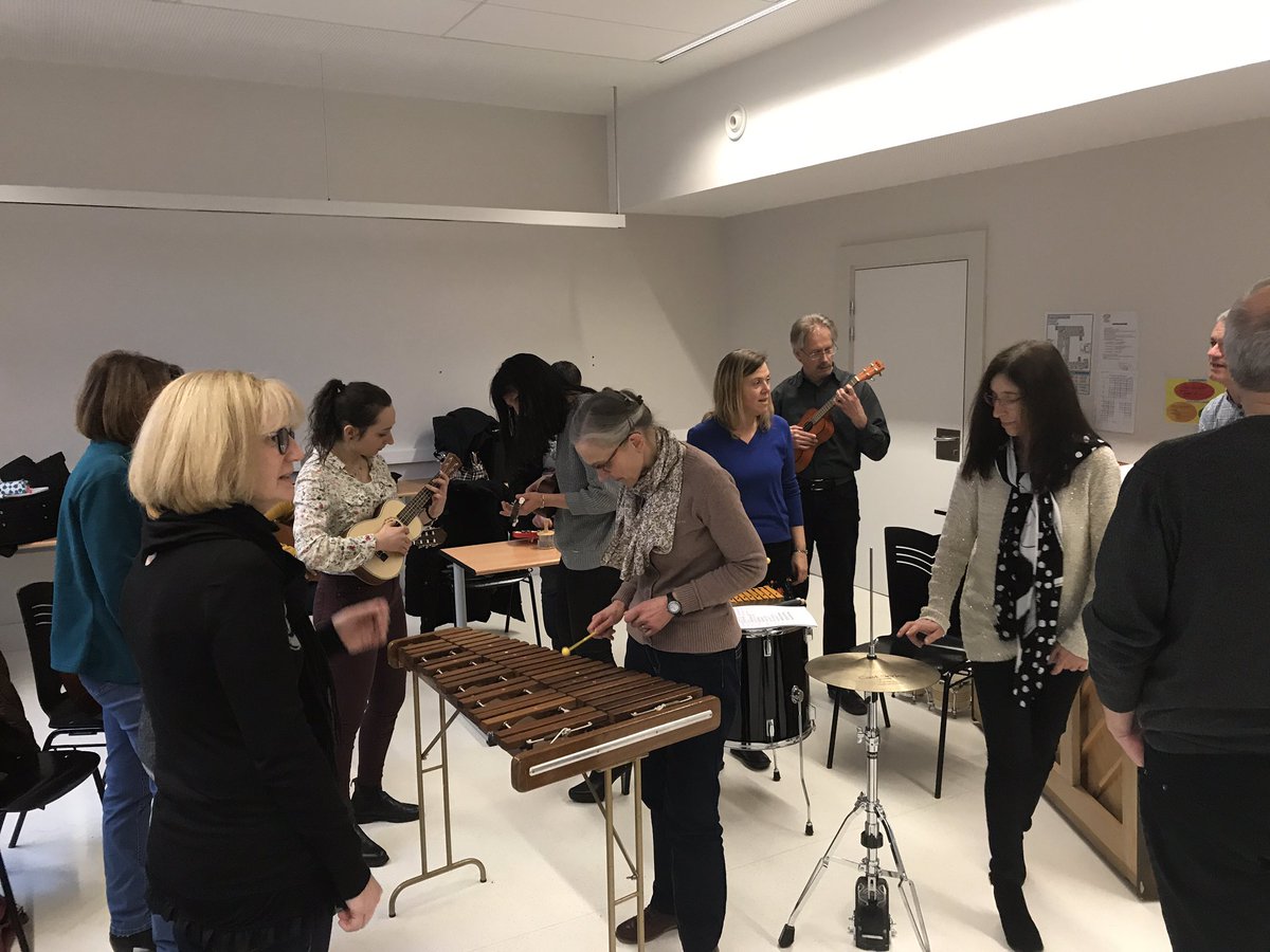 masse_guepratte's tweet photo. J2 Clg Foch #Haguenau travail collectif @eduscol_edmus: #cranberries #jannequin #stevereich dans un #projetmusical pour une différenciation pédagogique virtuose et l’approche d’un processus créateur qui traverse le temps. #plaisir #tâchecomplexe @acstrasbourg @sophiebejean https://t.co/h62js9SHJB