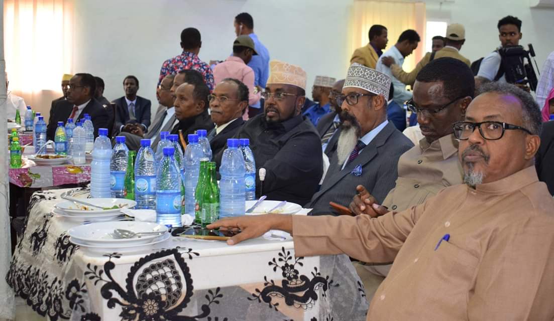 deni_abdullahi's tweet photo. Maantaty waxaan kulan qado sharaf ah u sameeyey Murashaxintii u tartamaysey hogaanka sare ee Dowladda Puntland, dhinaca kale waxay fariin u ahayd shacabka reer Puntland oo soo galay loolan siyaasadeedkii doorashada in maantay loo midoobo horumarinta iyo Dowladnimada Puntland https://t.co/sMfVsDSiq5