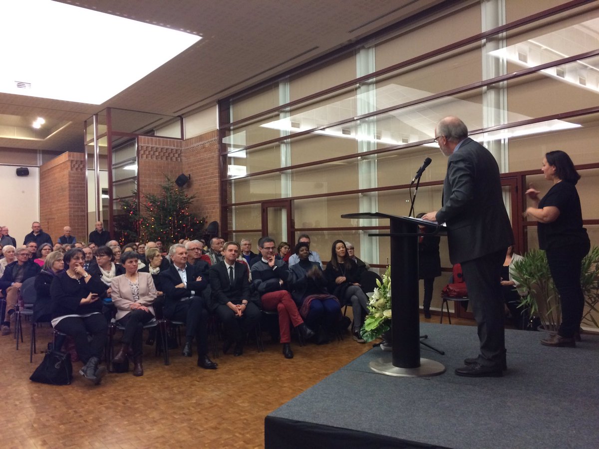 #voeux #SaintAignanGrandlieu La cérémonie des vœux du maire et des élus aignanais aux habitants et personnalités débute. Rendez-vous salle de l’Héronnière (rue du Pressoir).