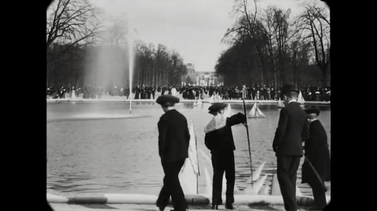 mymodernmet's tweet photo. 130-year-old video footage lets you explore everyday life in 1890s Paris. 🇫🇷https://t.co/pW8QT07vbT https://t.co/ds6cE3PE3H