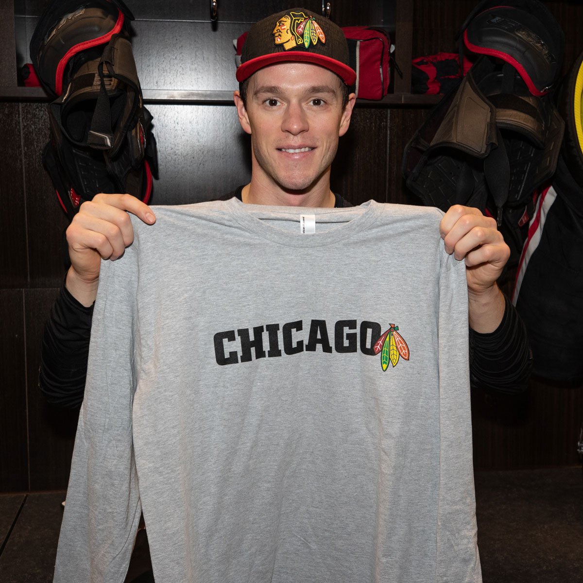 blackhawks four feathers hat