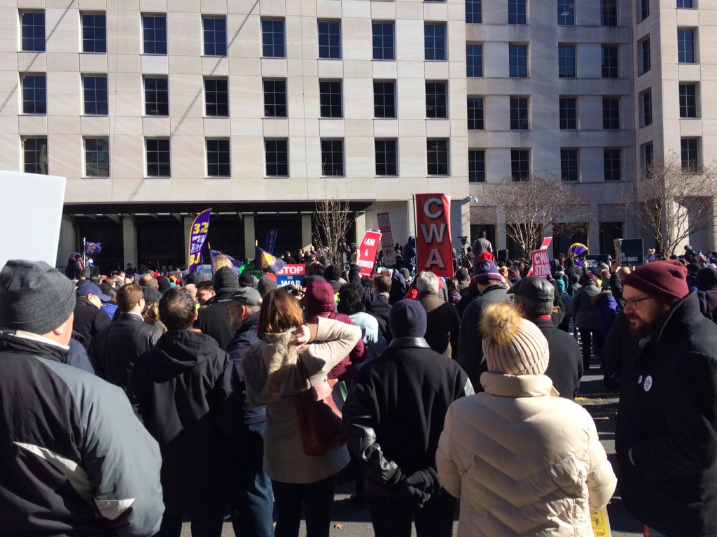 SaraGanetis's tweet photo. #StopTheShutdown #werefedup #stopthewall https://t.co/U1Ym7xvjp5