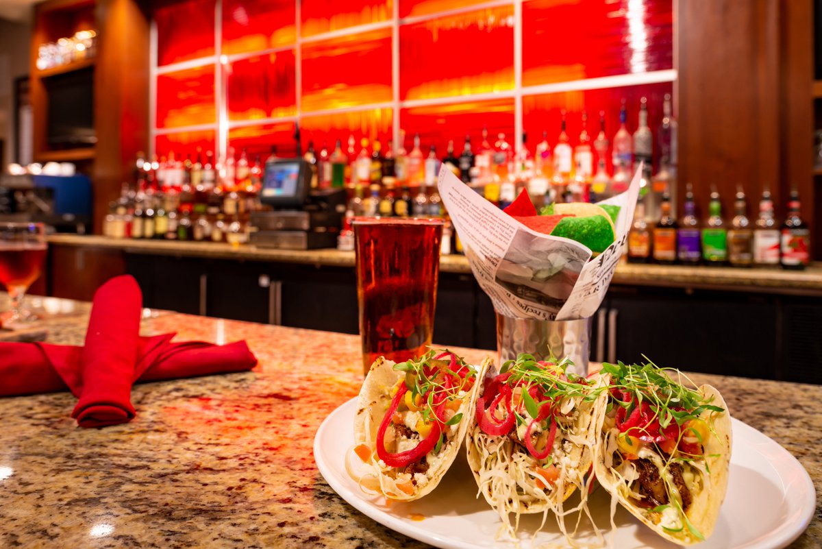 DoubletreeTampa's tweet photo. Looking for some entertainment during your stay!! Stop by Players Sports Pub located in the lobby of our hotel. Come and enjoy a craft bear, wine with our tantalizing dishes. https://t.co/qkzNSuMwb2