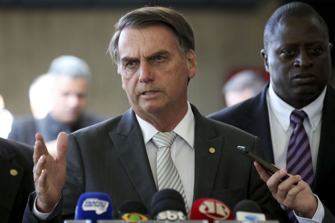 foIha_sp's tweet photo. Bolsonaro manda fechar fronteira para que Gleisi Hoffmann não volte nunca mais
https://t.co/lcN9ITJaAC https://t.co/fTLXAt19PU