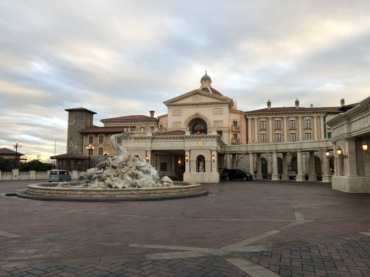 Thrillgeek Built Into The Entrance Of Tokyodisneysea The Hotel Miracosta Has To Be The Most Beautiful Disney Hotel In The World Hopefully When We Go Back We Can Stay There