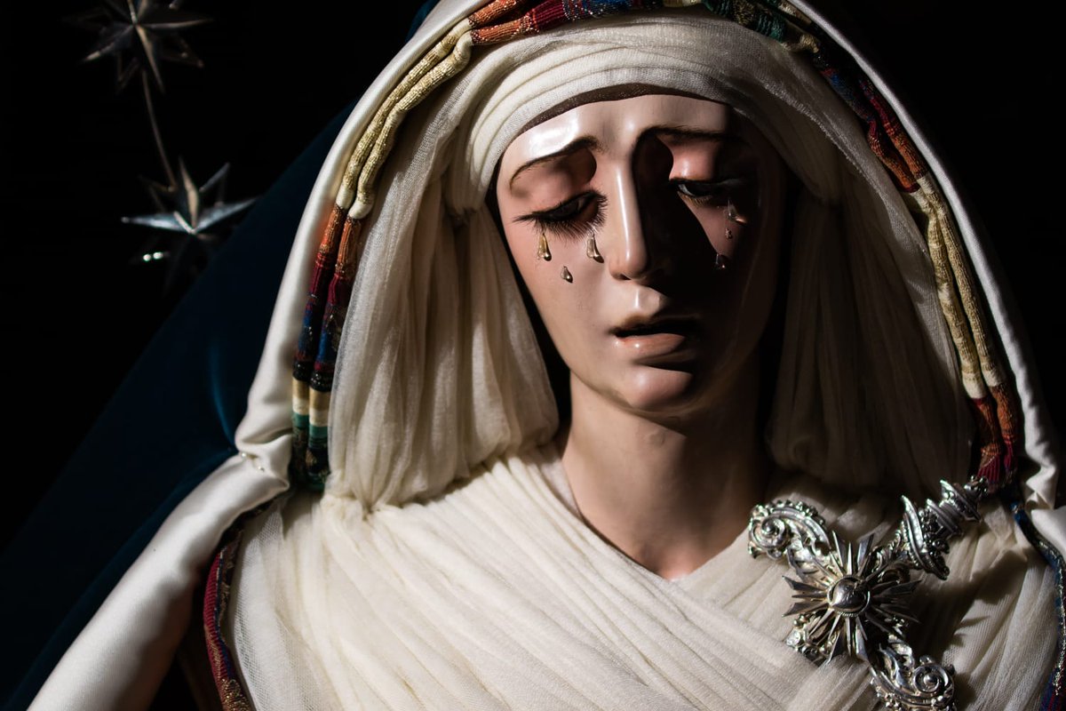 hdadlaestrella's tweet photo. 📸 Daniel Valencia (@blogalcompas) realizó estas fotografías a la Virgen de la Estrella estando aun vestida de hebrea. Mira la galería completa en nuestra web: https://t.co/GrK9DUvhhK https://t.co/ERVFYywEAy