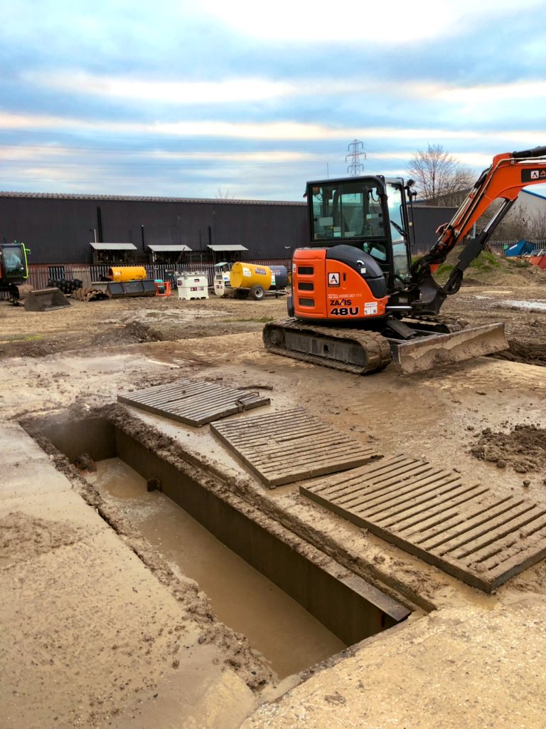 DrainageAb's tweet photo. 2nd Day on site carrying out Tanker/CCTV Crawler works to inspect condition of the main-Lines. #Leeds #Tanker #Crawler #CCTV #EarlyMorningStarts https://t.co/kb6JdTLriu