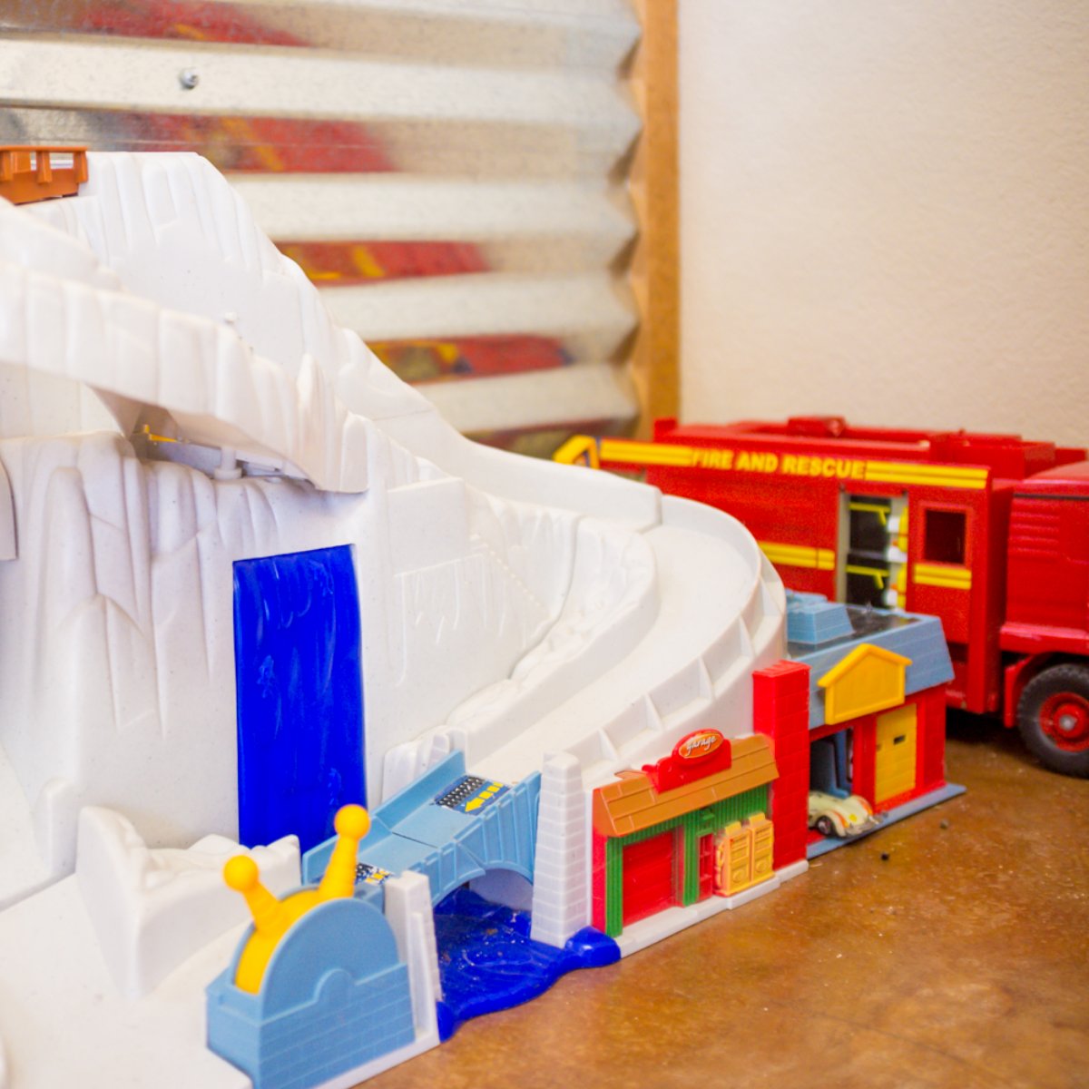 HomeSelfStorage's tweet image. We have toys and games available so the wait won't feel long for your little one at all.